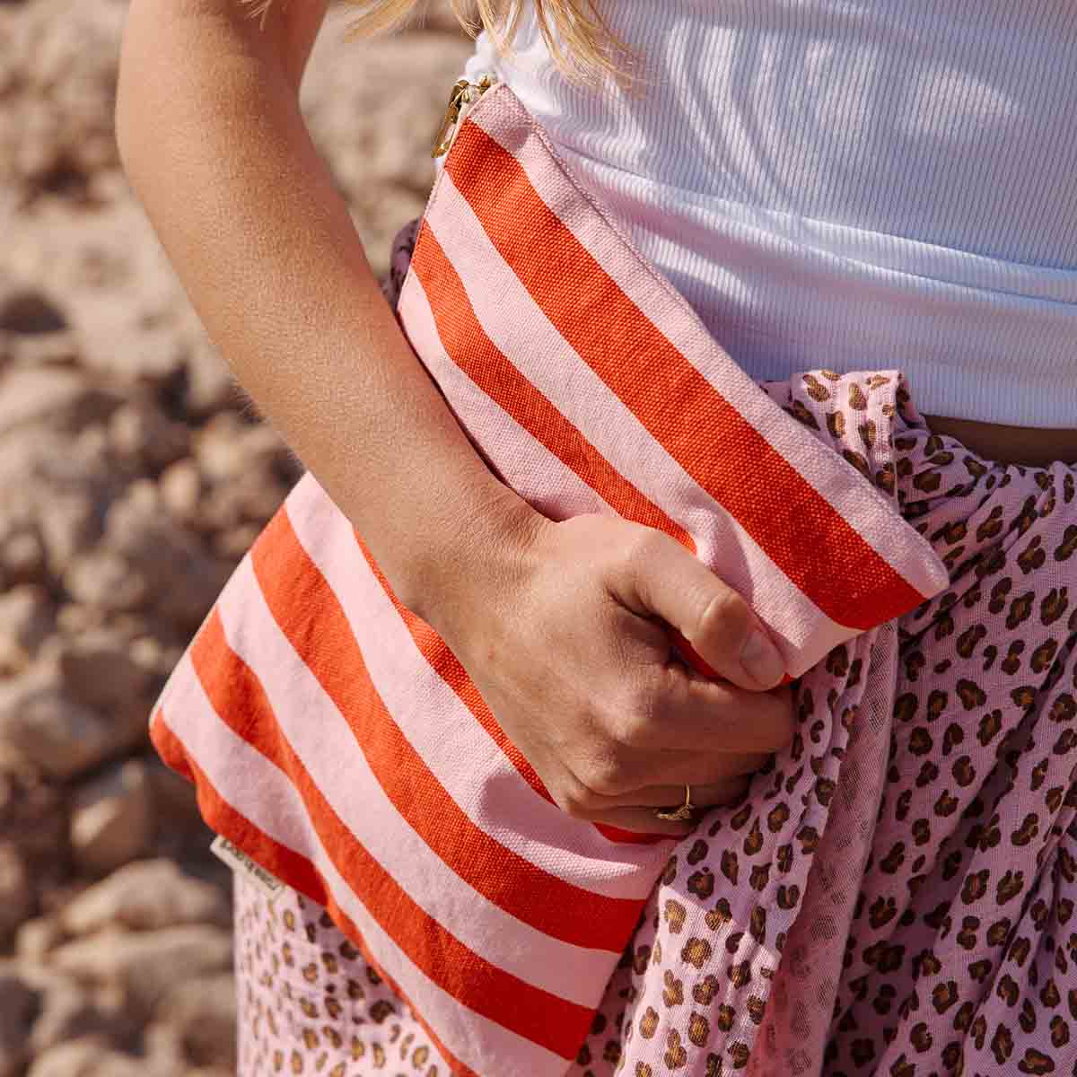 LILI FLAT POUCH STRIPES TOMATO / CANDY PINK