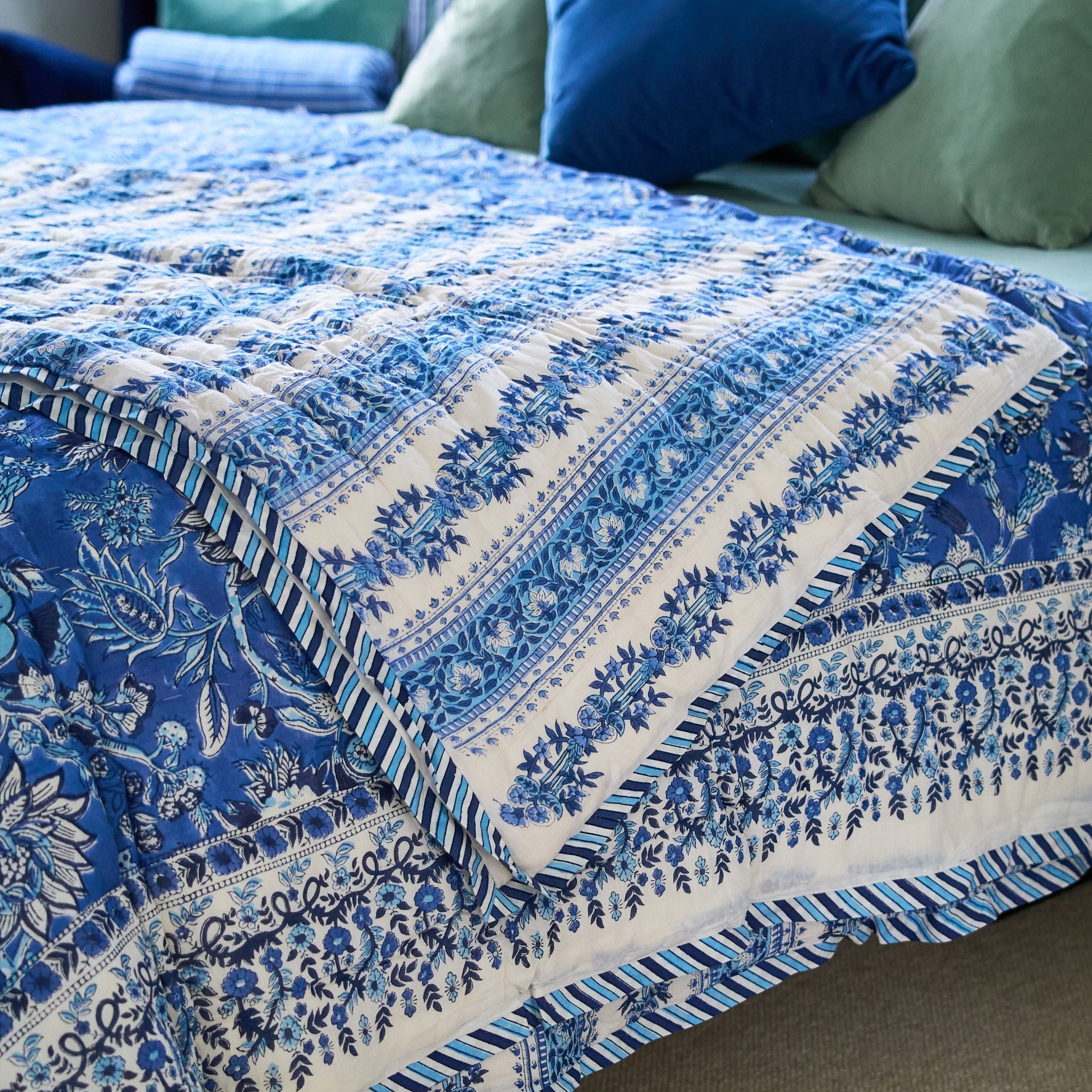 Petit Bouquet Bleu Quilt - Shiva Designs