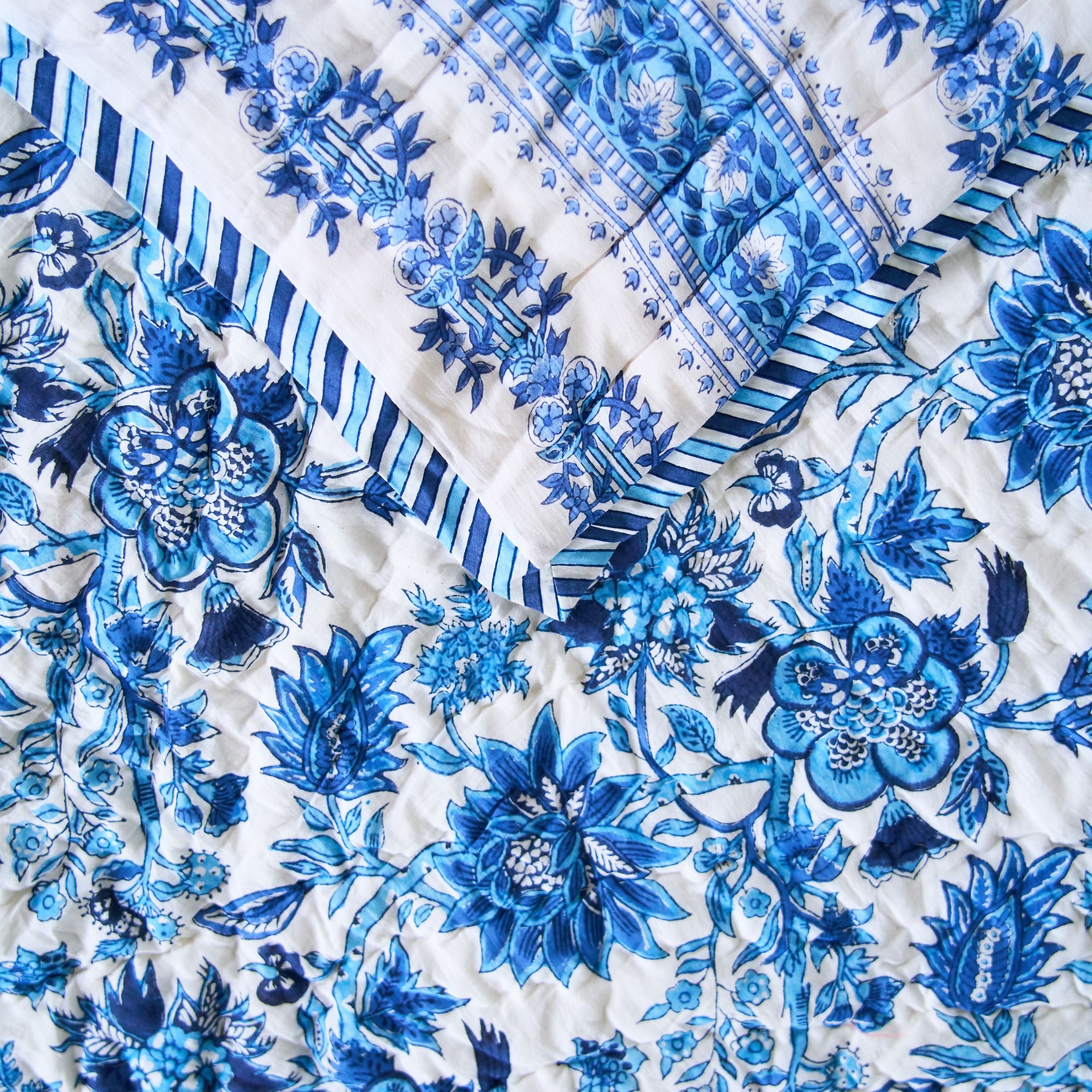 Petit Bouquet Bleu Quilt - Shiva Designs